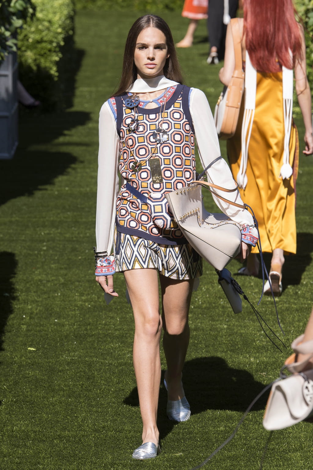 Fashion Week New York Spring/Summer 2018 look 22 from the Tory Burch collection 女装