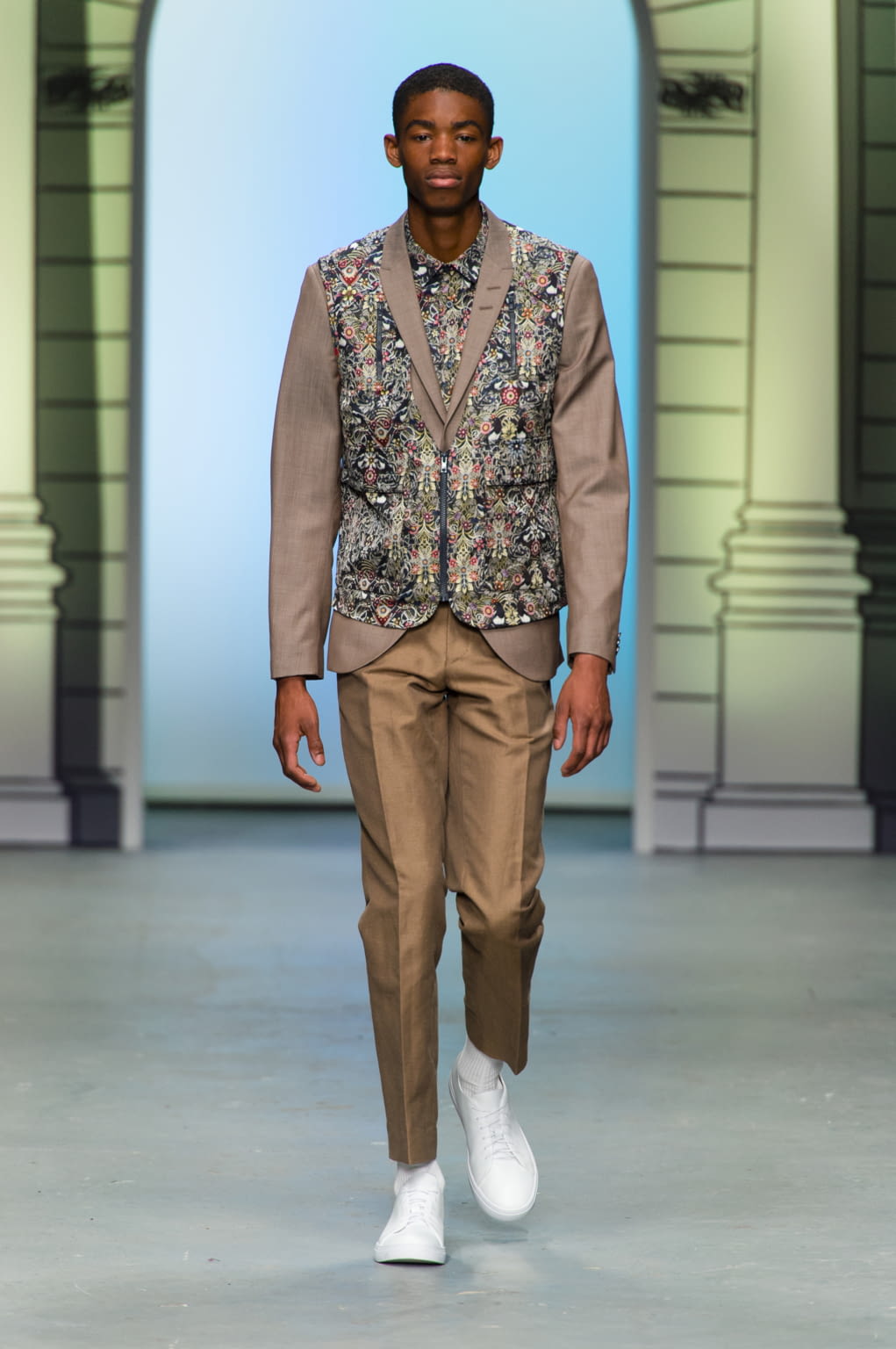 Fashion Week London Spring/Summer 2017 look 9 from the Tiger of Sweden collection menswear