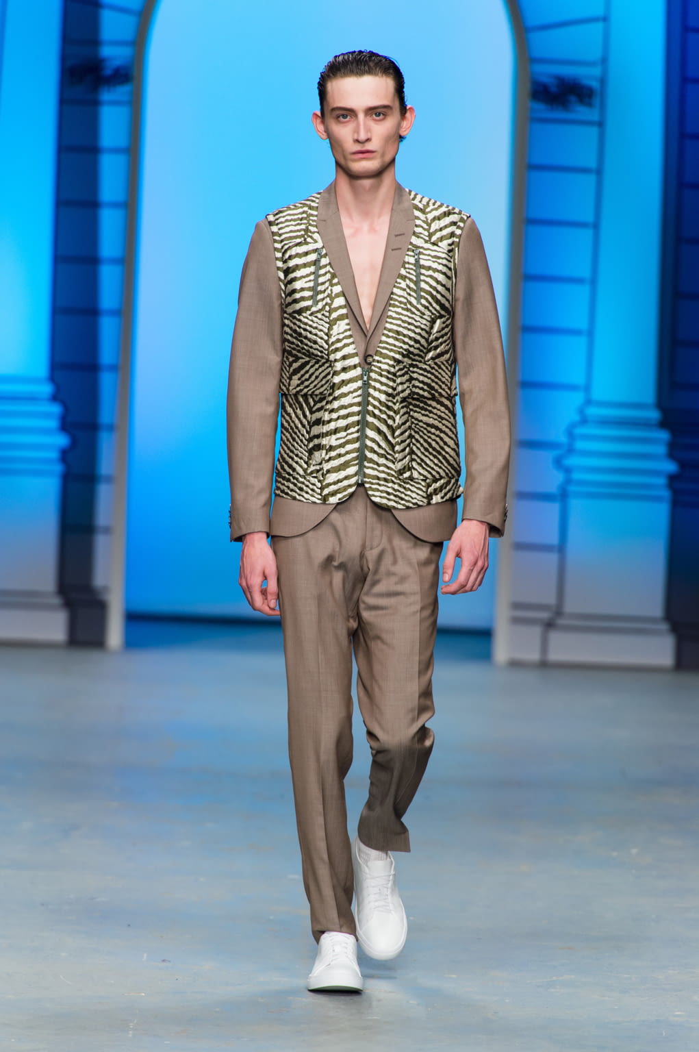 Fashion Week London Spring/Summer 2017 look 15 from the Tiger of Sweden collection menswear