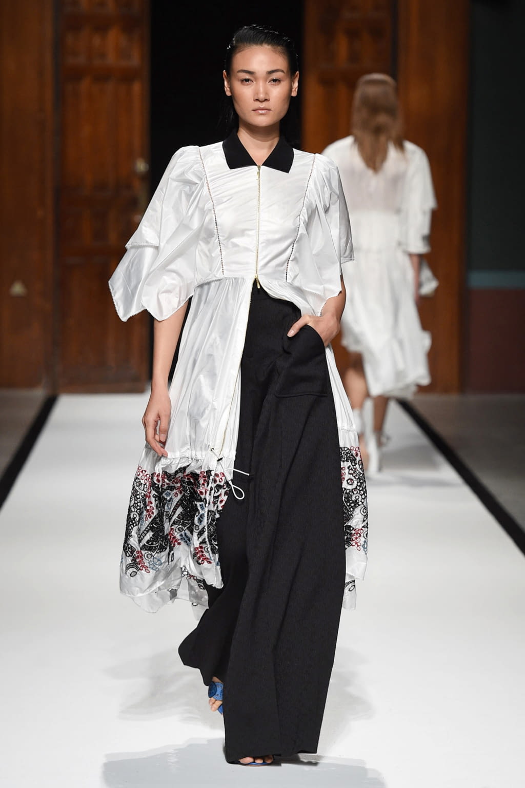 Fashion Week Paris Spring/Summer 2017 look 30 from the Talbot Runhof collection 女装