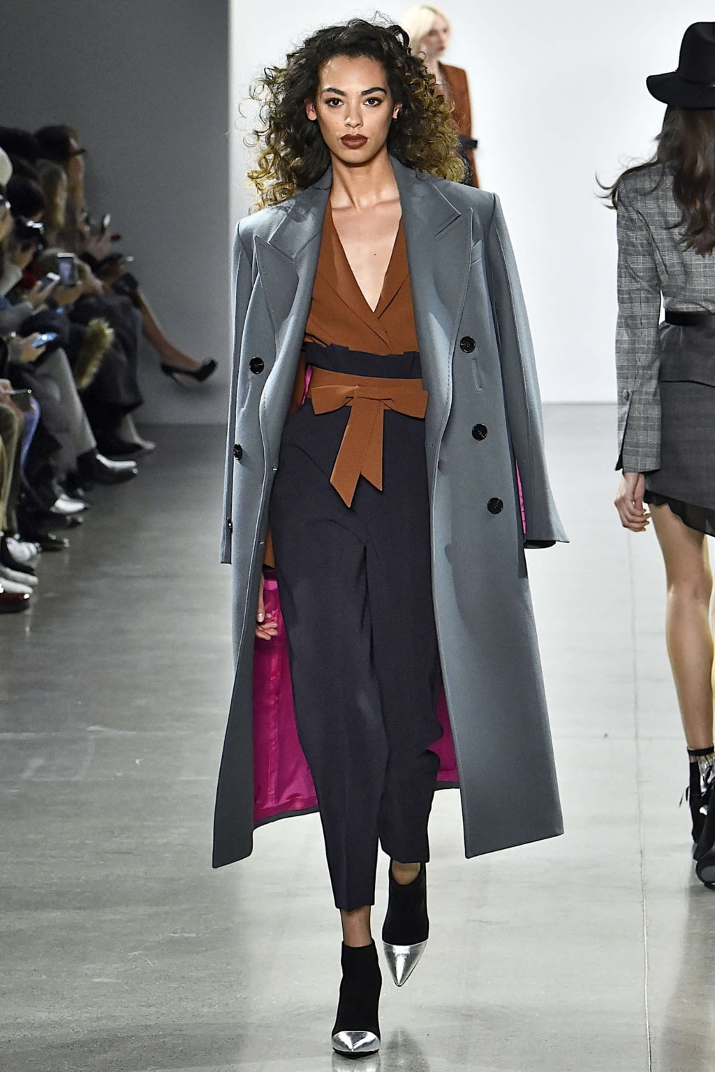 Fashion Week New York Fall/Winter 2019 look 16 from the Taoray Wang collection 女装