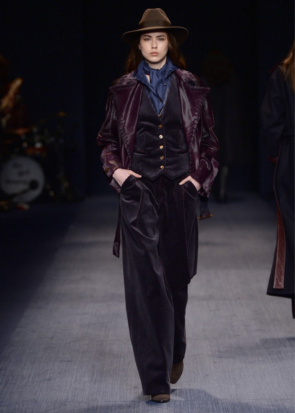 Fashion Week Milan Fall/Winter 2016 look 30 from the Trussardi collection 女装