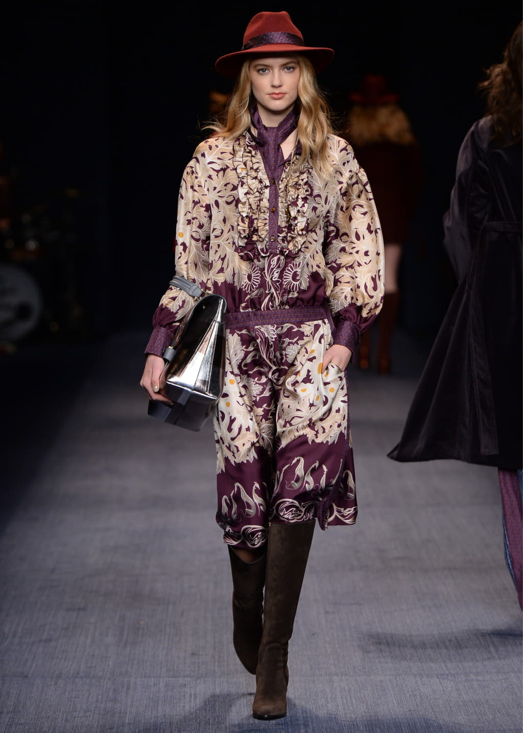 Fashion Week Milan Fall/Winter 2016 look 38 from the Trussardi collection womenswear