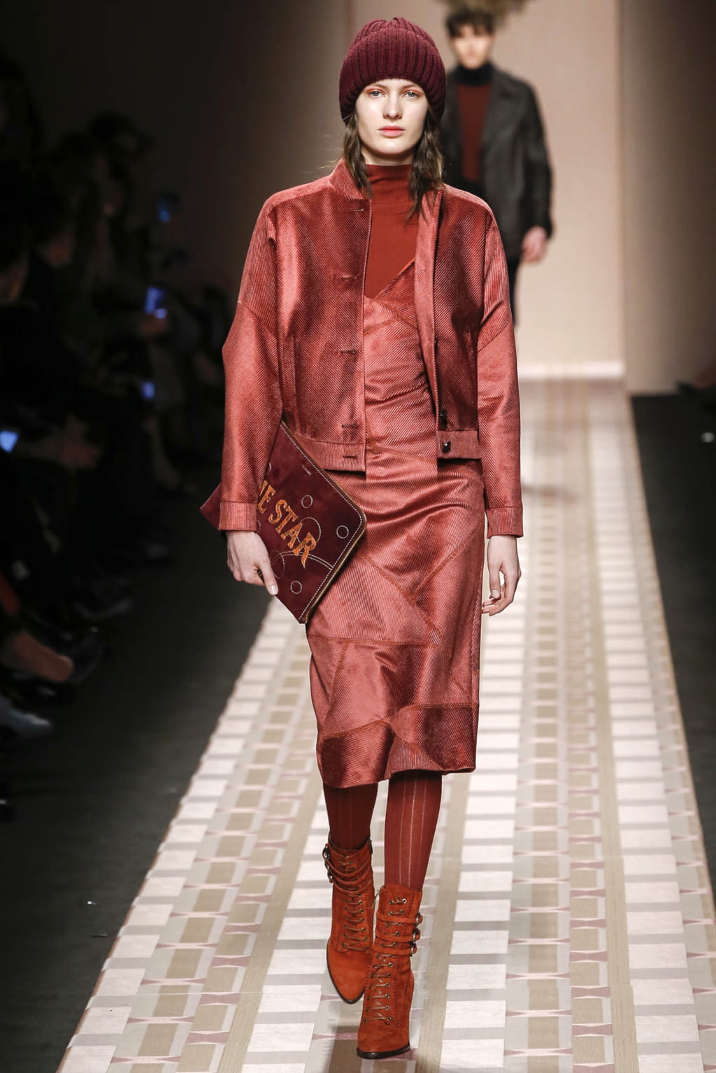 Fashion Week Milan Fall/Winter 2017 look 14 from the Trussardi collection 女装