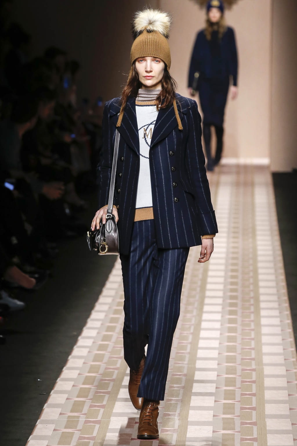 Fashion Week Milan Fall/Winter 2017 look 34 from the Trussardi collection 女装