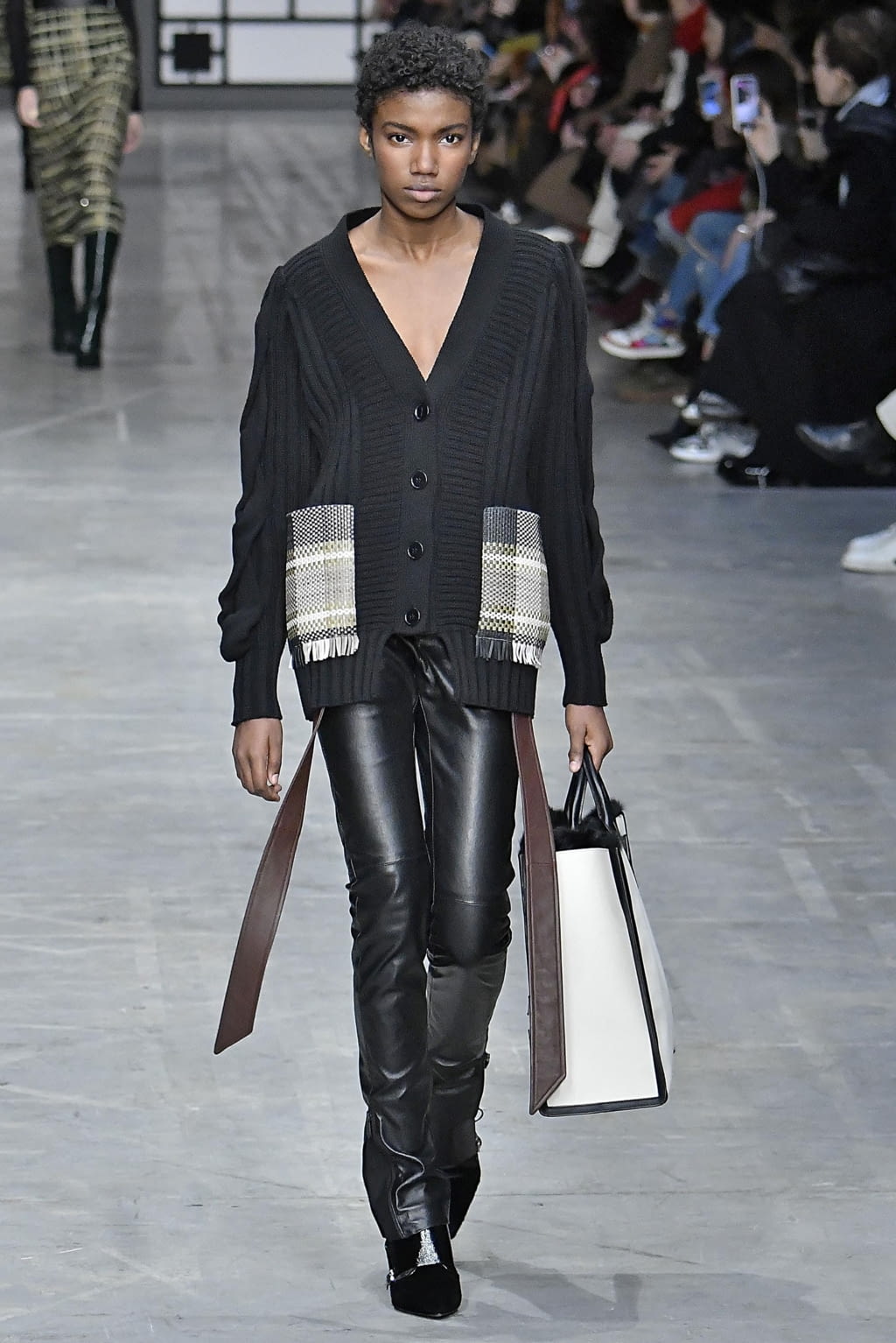 Fashion Week Milan Fall/Winter 2018 look 14 from the Trussardi collection 女装