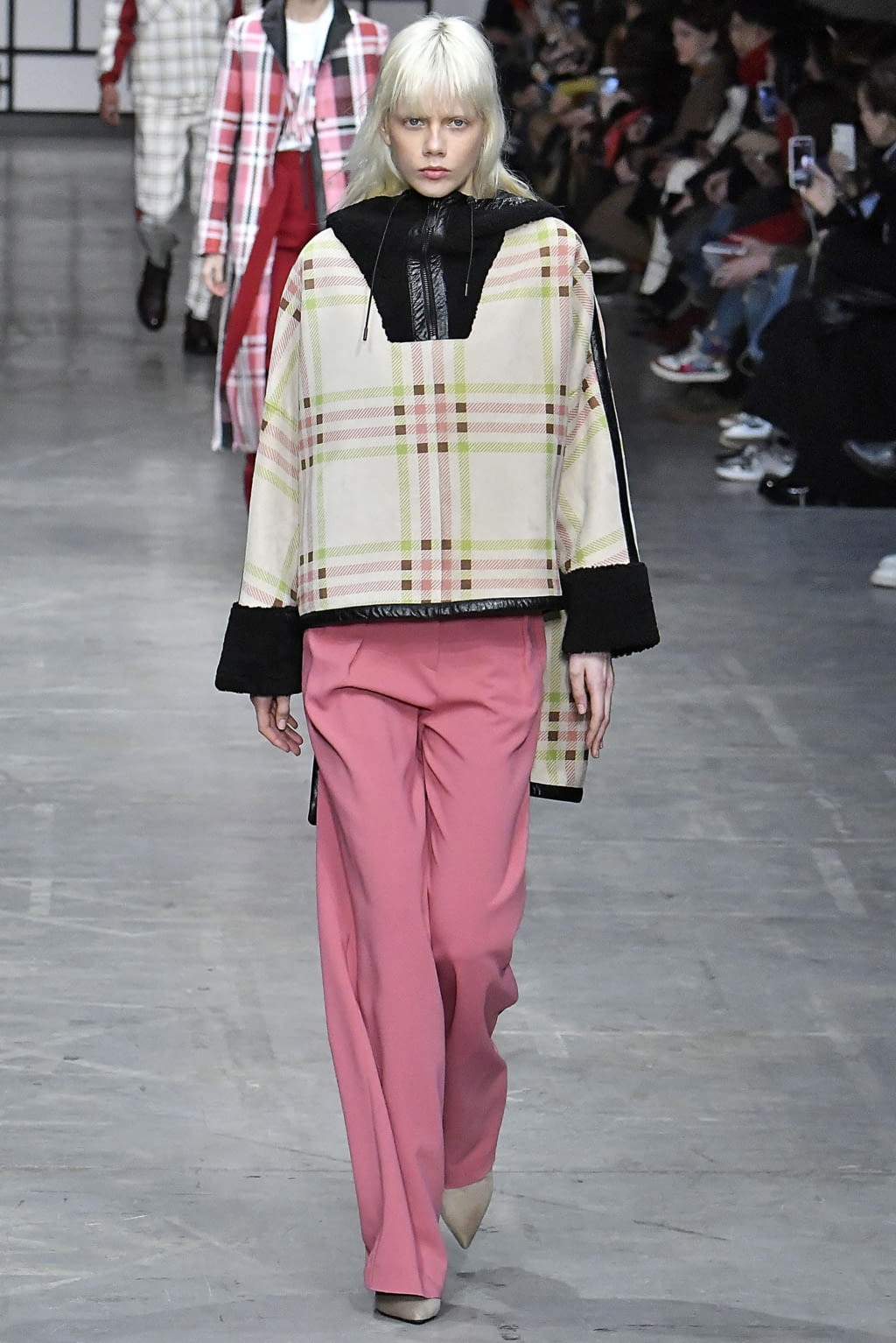 Fashion Week Milan Fall/Winter 2018 look 30 from the Trussardi collection 女装