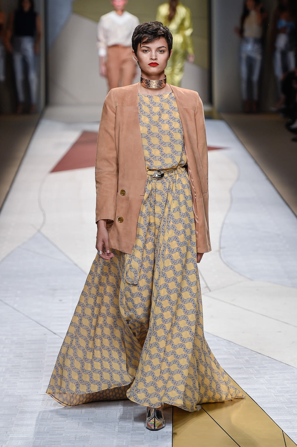 Fashion Week Milan Spring/Summer 2017 look 21 de la collection Trussardi womenswear