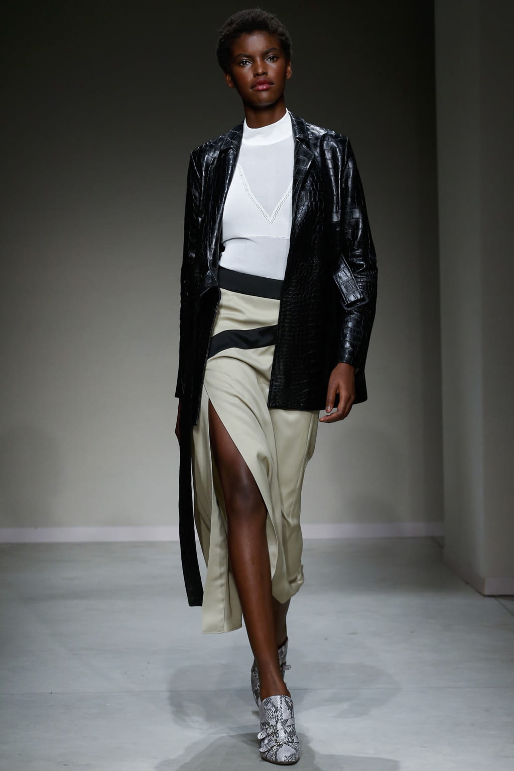 Fashion Week Milan Spring/Summer 2018 look 15 from the Trussardi collection womenswear