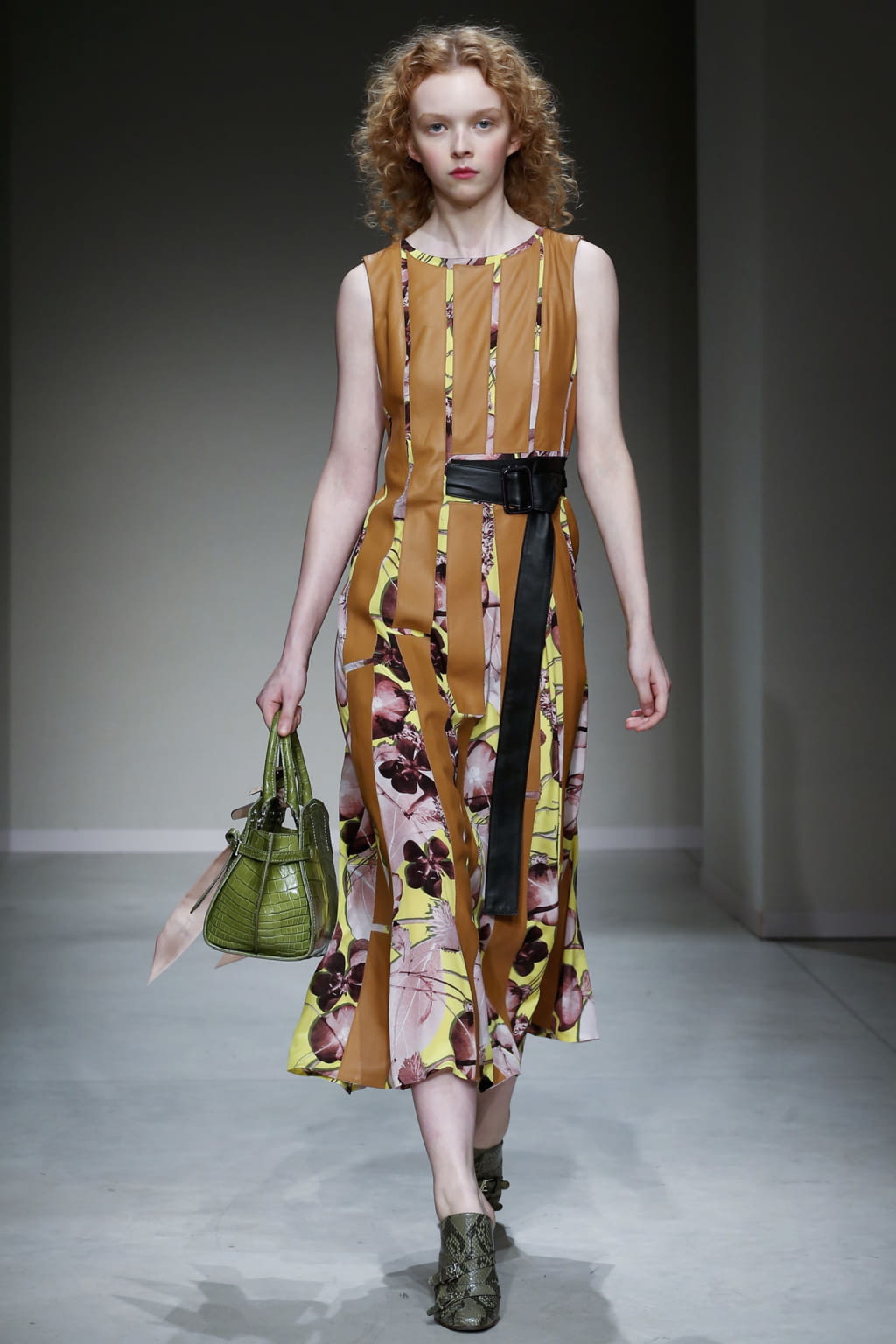 Fashion Week Milan Spring/Summer 2018 look 35 de la collection Trussardi womenswear