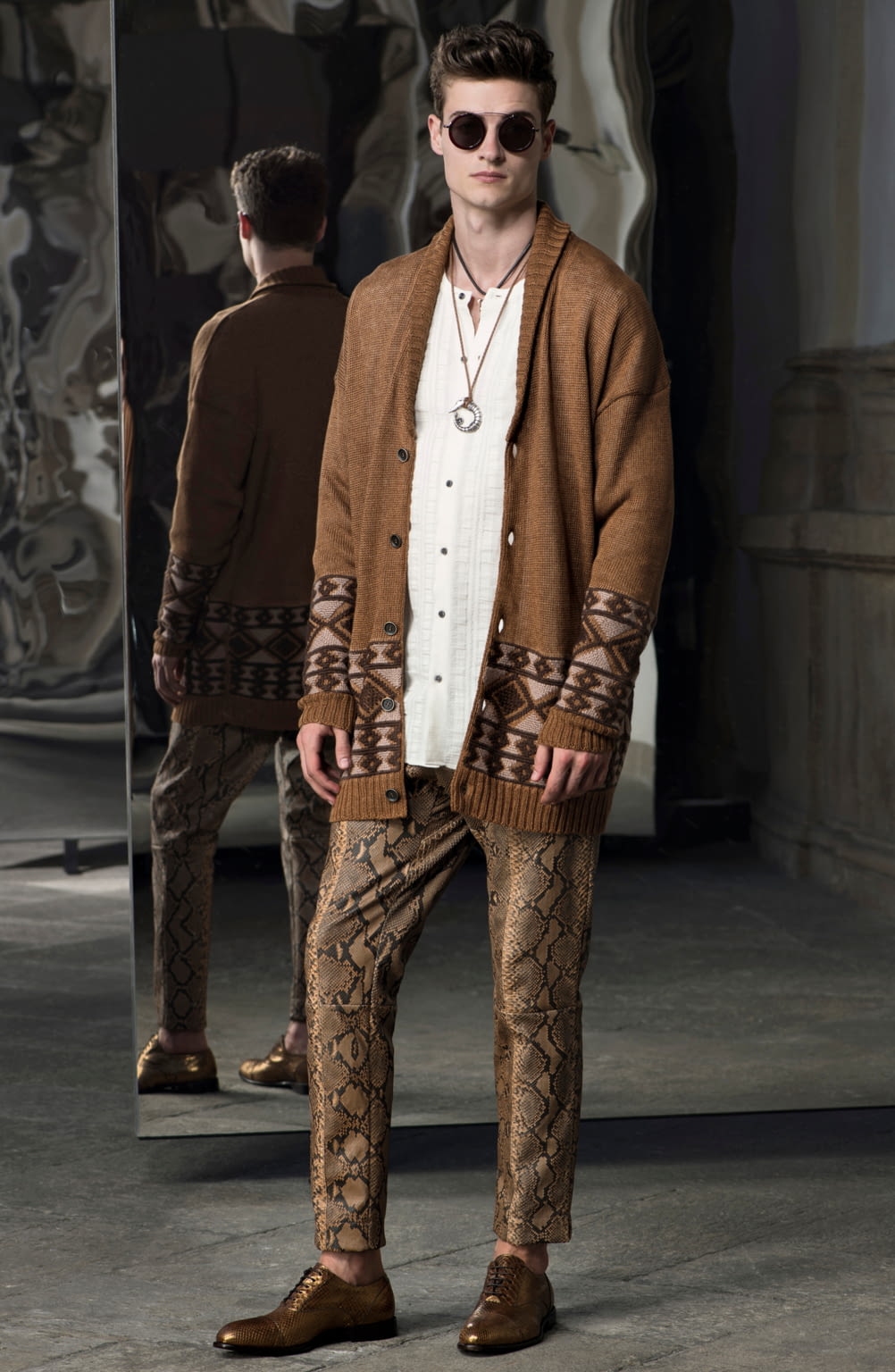 Fashion Week Milan Spring/Summer 2017 look 12 from the Trussardi collection 男装