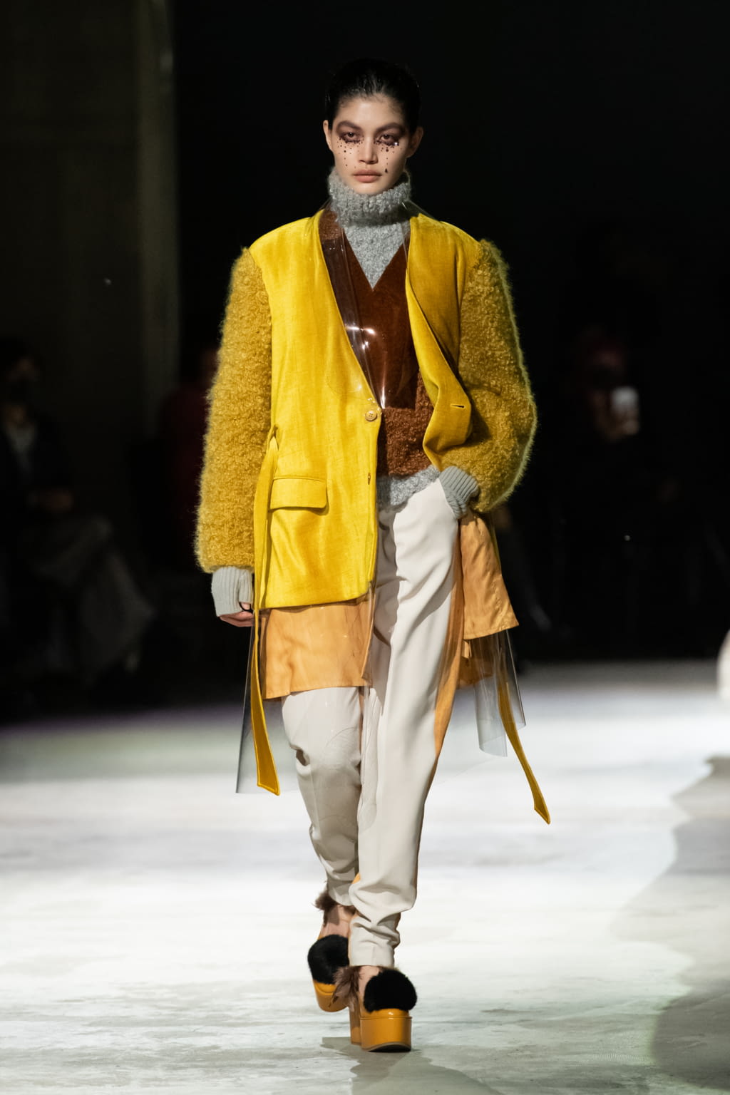 Fashion Week Paris Fall/Winter 2021 look 37 from the Undercover collection 女装