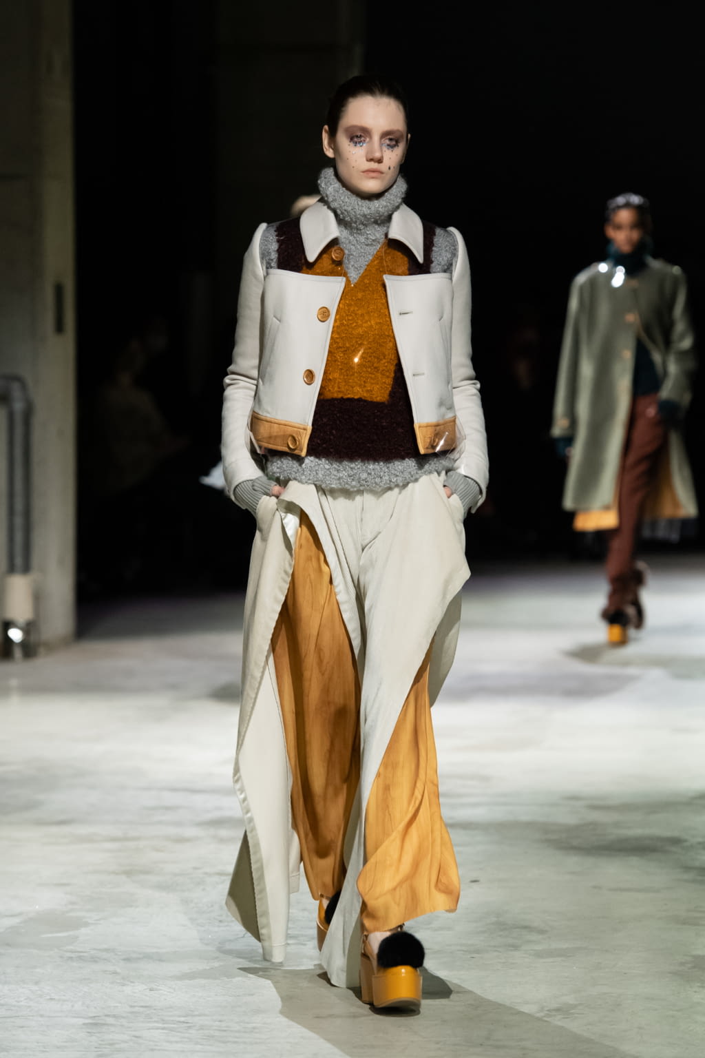Fashion Week Paris Fall/Winter 2021 look 38 de la collection Undercover womenswear