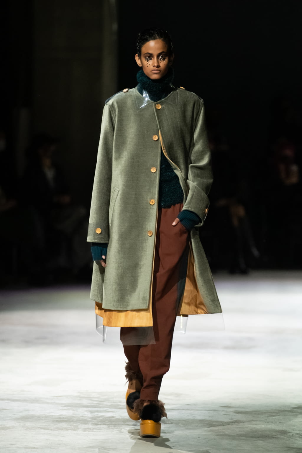 Fashion Week Paris Fall/Winter 2021 look 39 de la collection Undercover womenswear