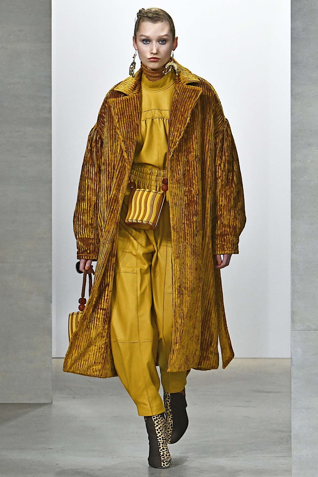 Fashion Week New York Fall/Winter 2019 look 32 from the Ulla Johnson collection 女装