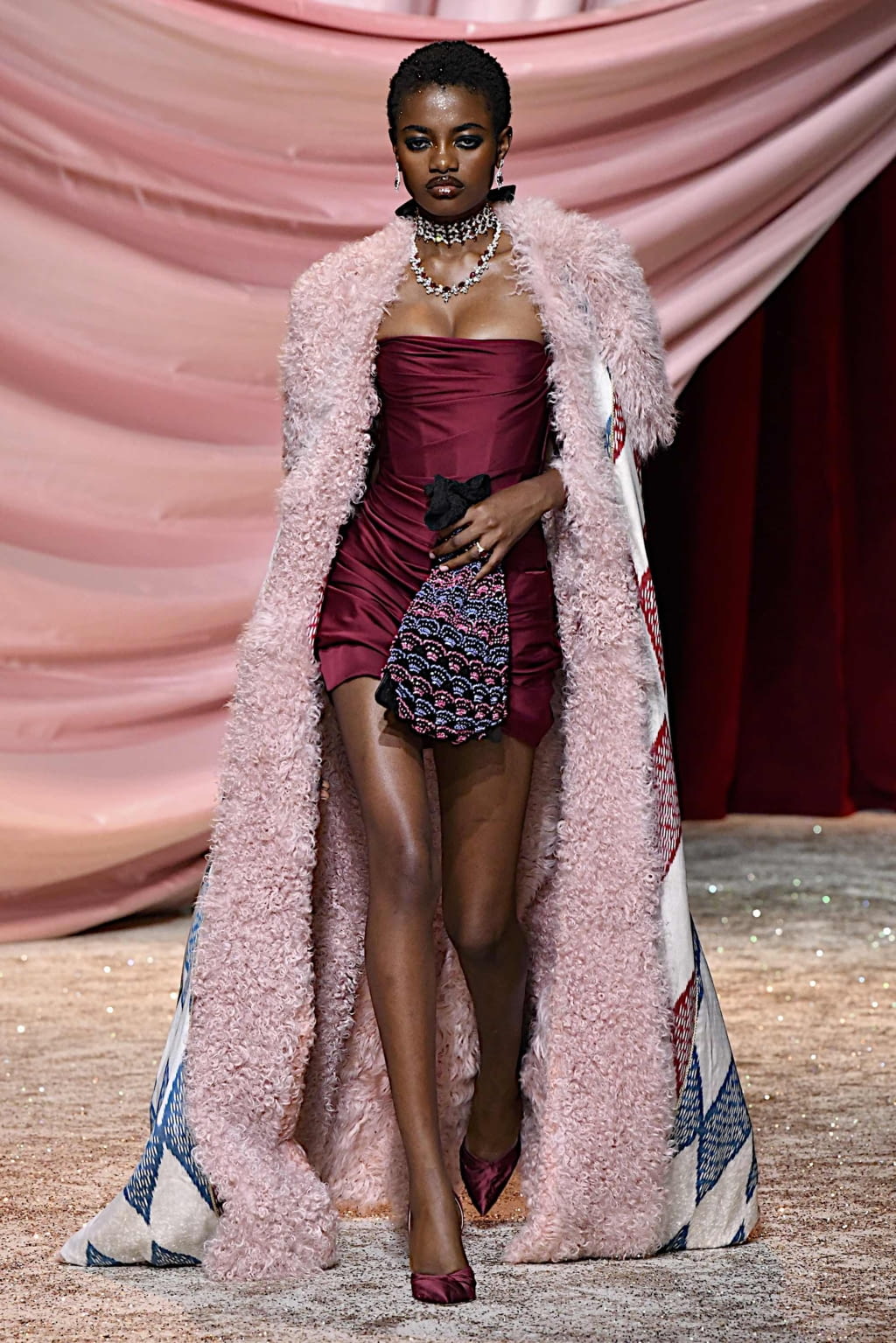 Fashion Week Paris Fall/Winter 2019 look 5 from the Ulyana Sergeenko collection couture