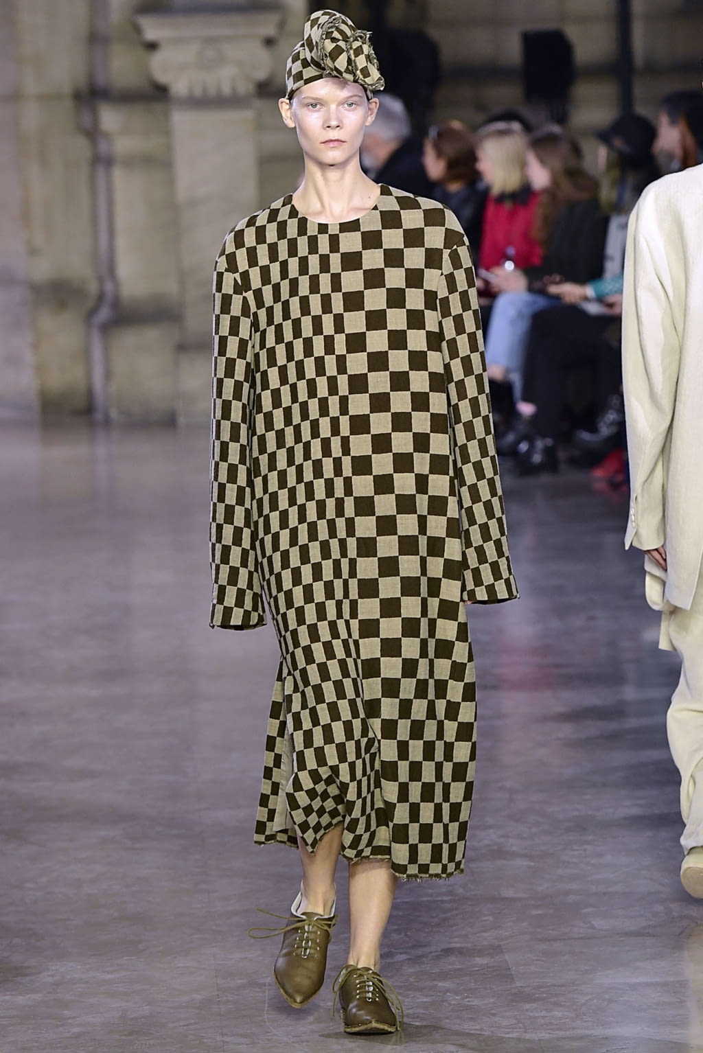 Fashion Week Paris Fall/Winter 2019 look 1 de la collection Uma Wang womenswear