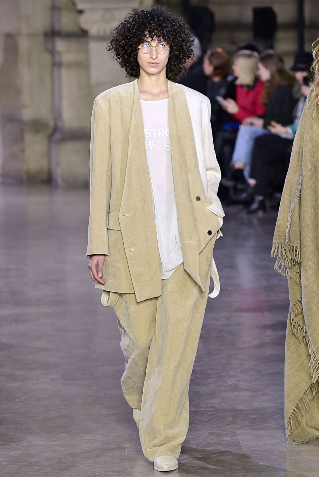 Fashion Week Paris Fall/Winter 2019 look 7 from the Uma Wang collection 女装