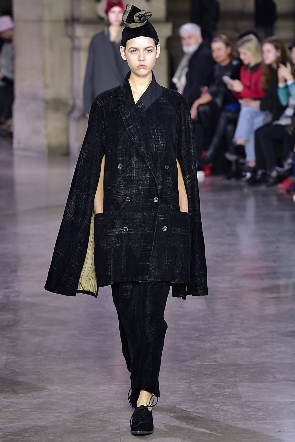 Fashion Week Paris Fall/Winter 2019 look 14 de la collection Uma Wang womenswear