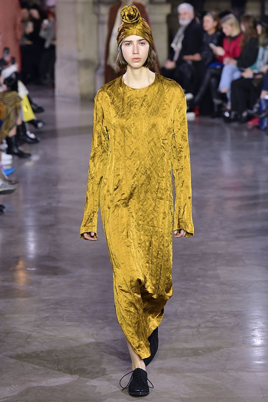 Fashion Week Paris Fall/Winter 2019 look 32 de la collection Uma Wang womenswear