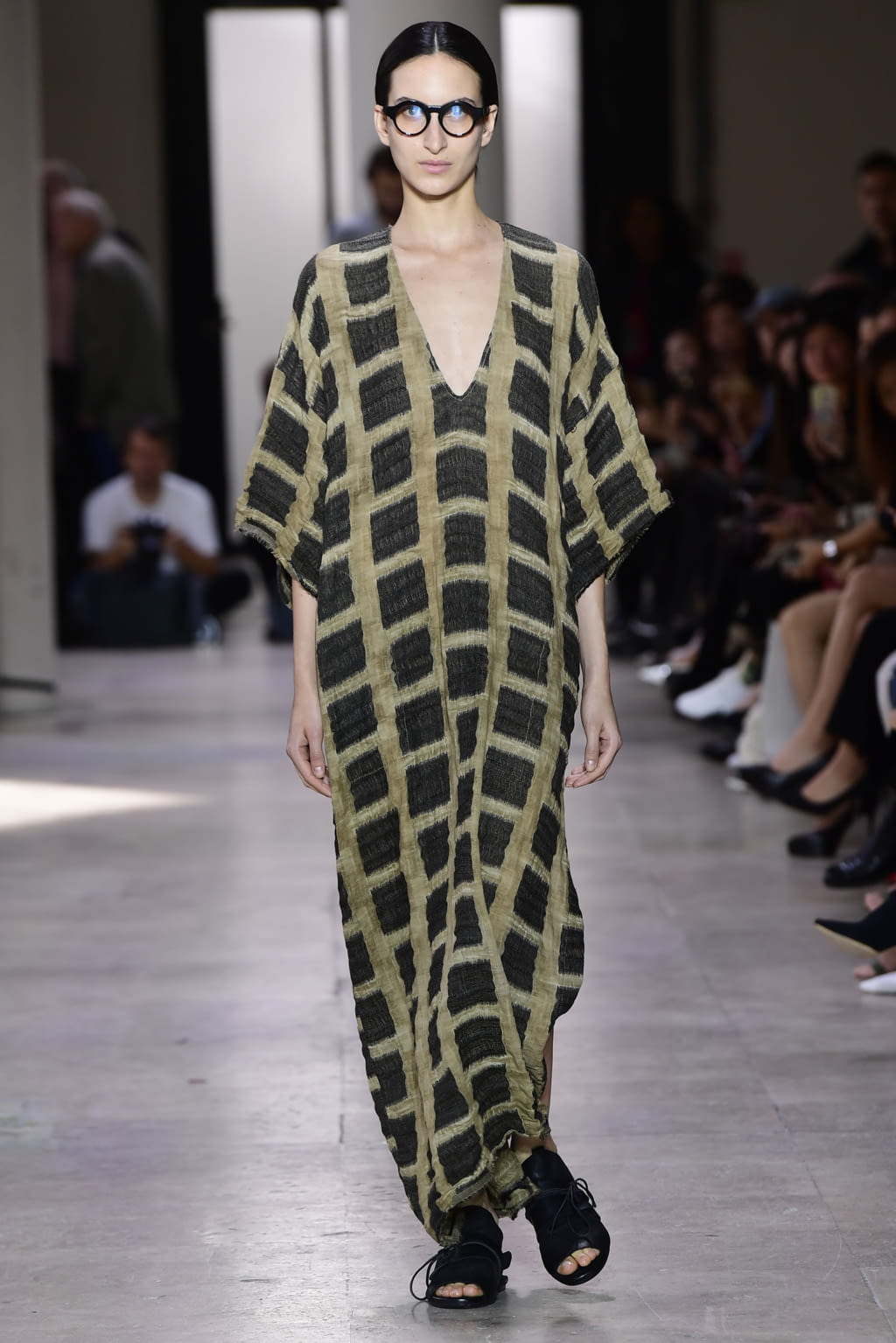 Fashion Week Paris Spring/Summer 2018 look 3 from the Uma Wang collection womenswear
