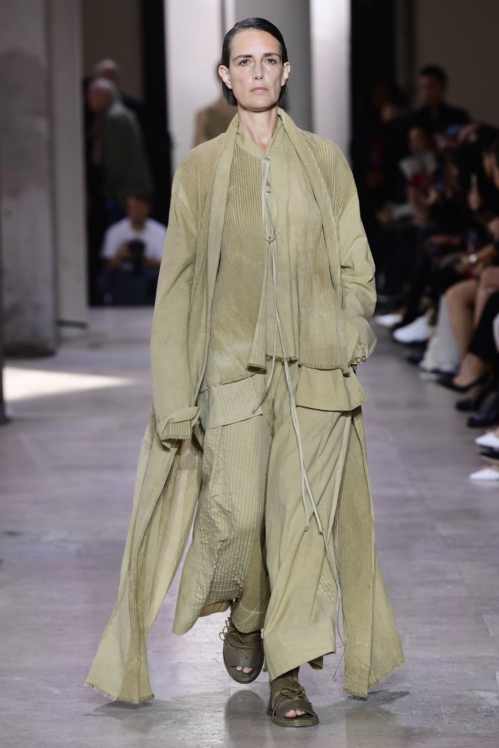 Fashion Week Paris Spring/Summer 2018 look 9 de la collection Uma Wang womenswear