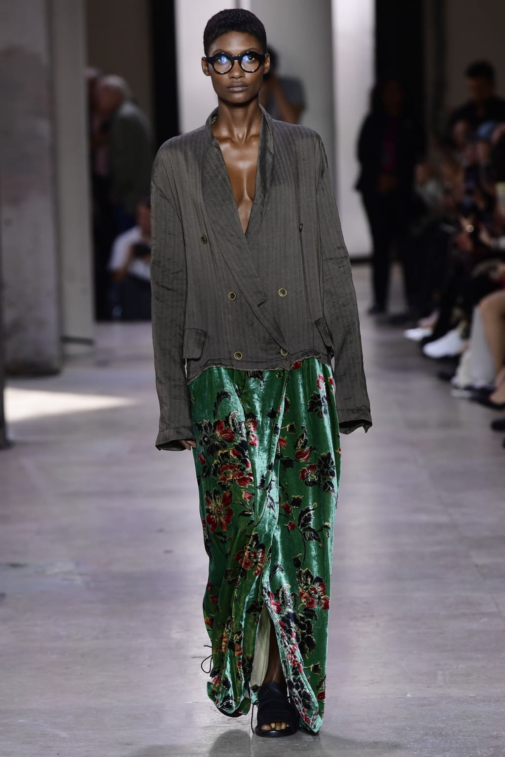 Fashion Week Paris Spring/Summer 2018 look 12 from the Uma Wang collection 女装