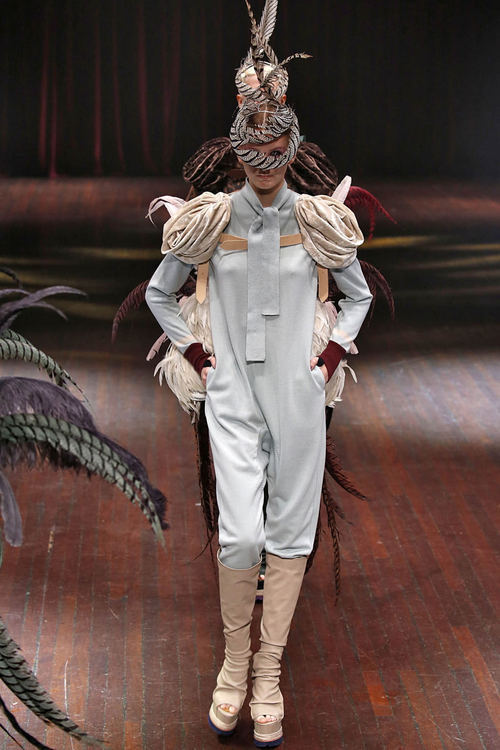 Fashion Week Paris Fall/Winter 2017 look 8 from the Undercover collection womenswear