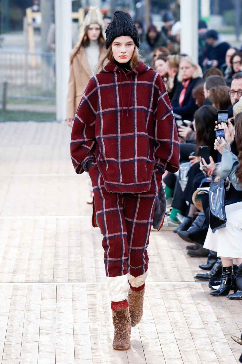 Fashion Week Paris Fall/Winter 2018 look 15 from the Undercover collection womenswear