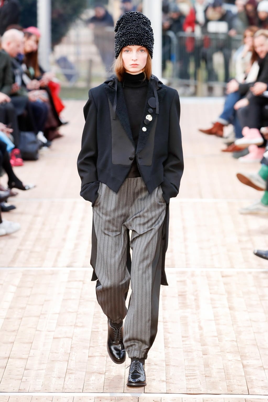 Fashion Week Paris Fall/Winter 2018 look 52 from the Undercover collection womenswear