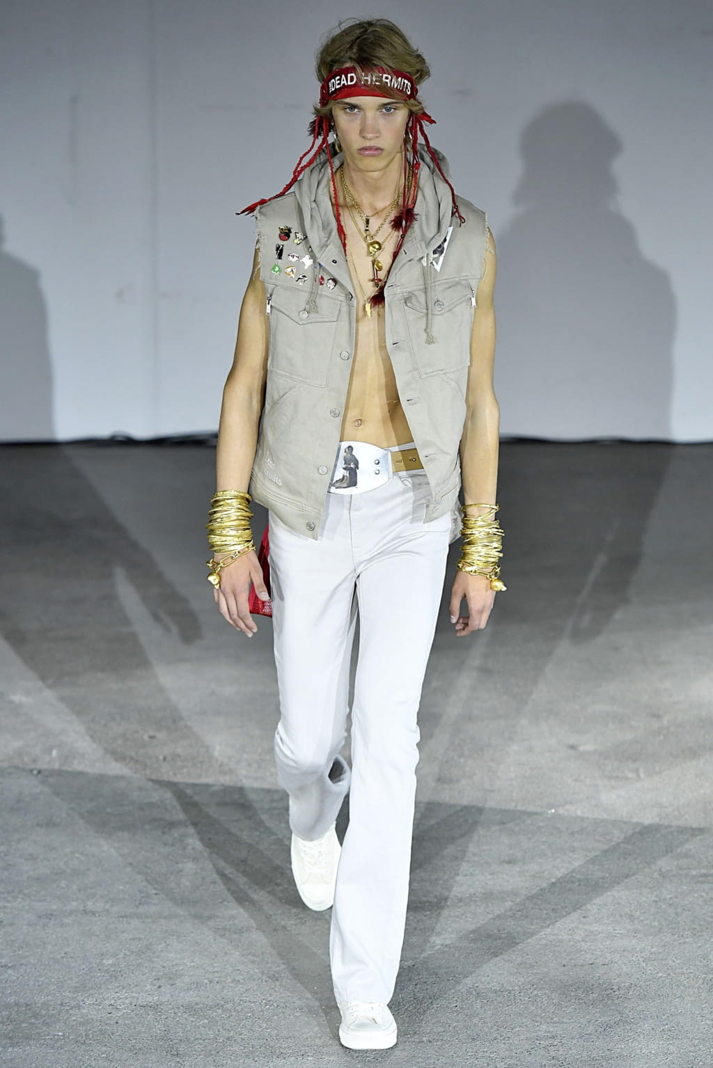 Fashion Week Paris Spring/Summer 2019 look 1 from the Undercover collection 男装