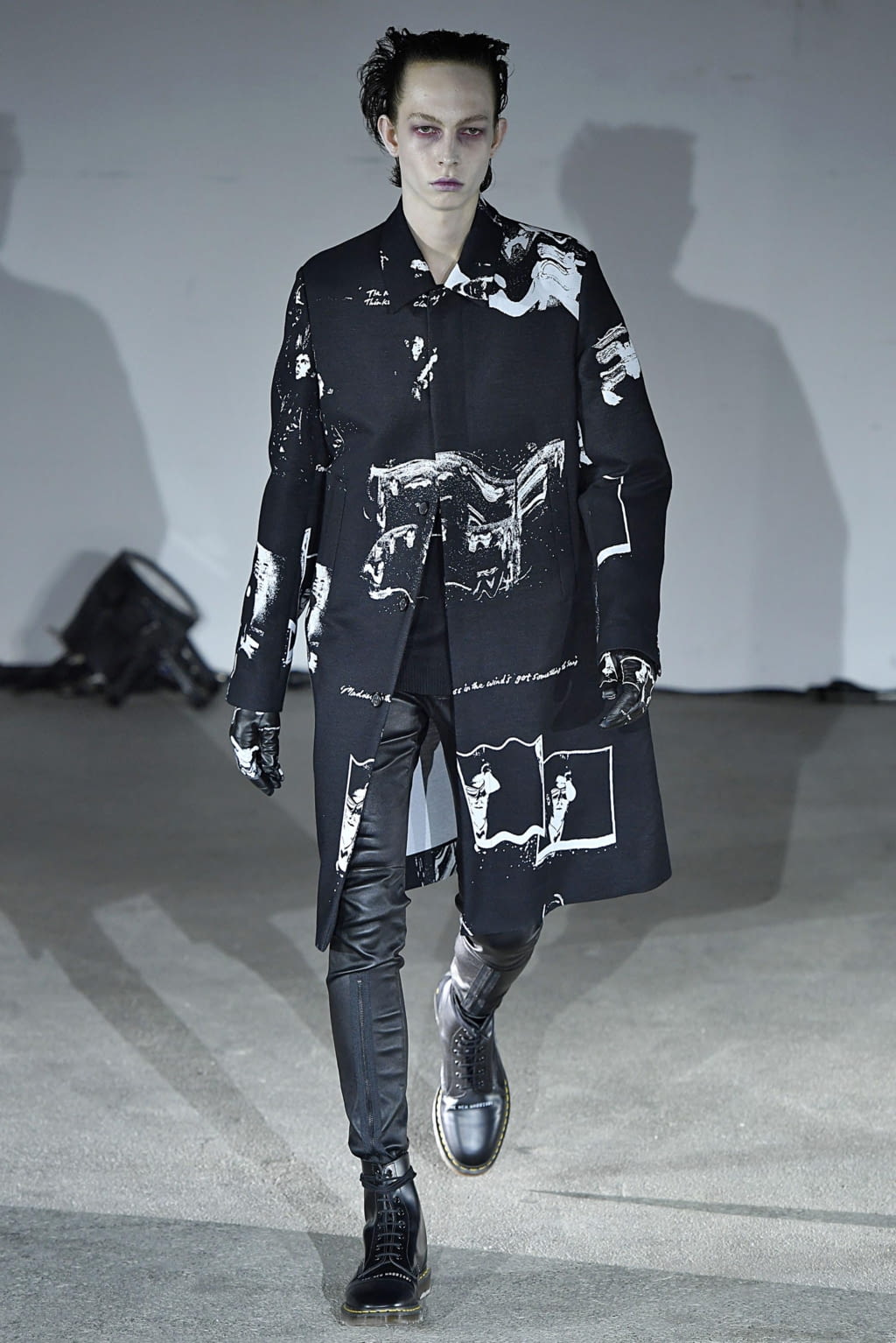 Fashion Week Paris Spring/Summer 2019 look 26 from the Undercover collection 男装