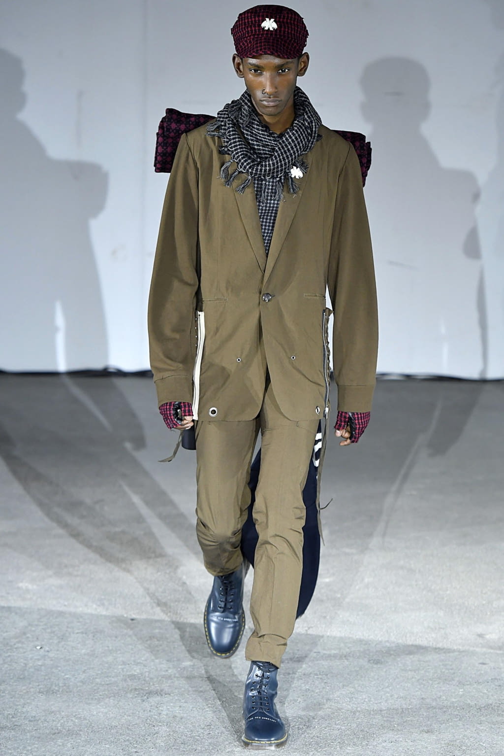Fashion Week Paris Spring/Summer 2019 look 37 from the Undercover collection menswear