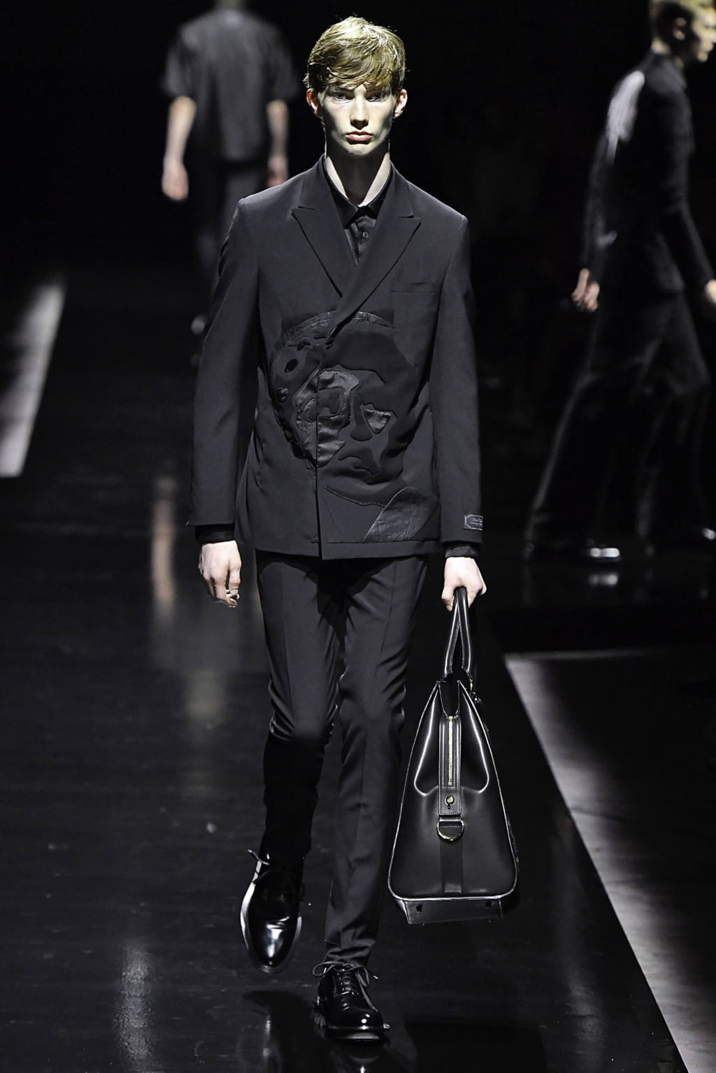 Fashion Week Paris Spring/Summer 2020 look 33 from the Undercover collection 男装