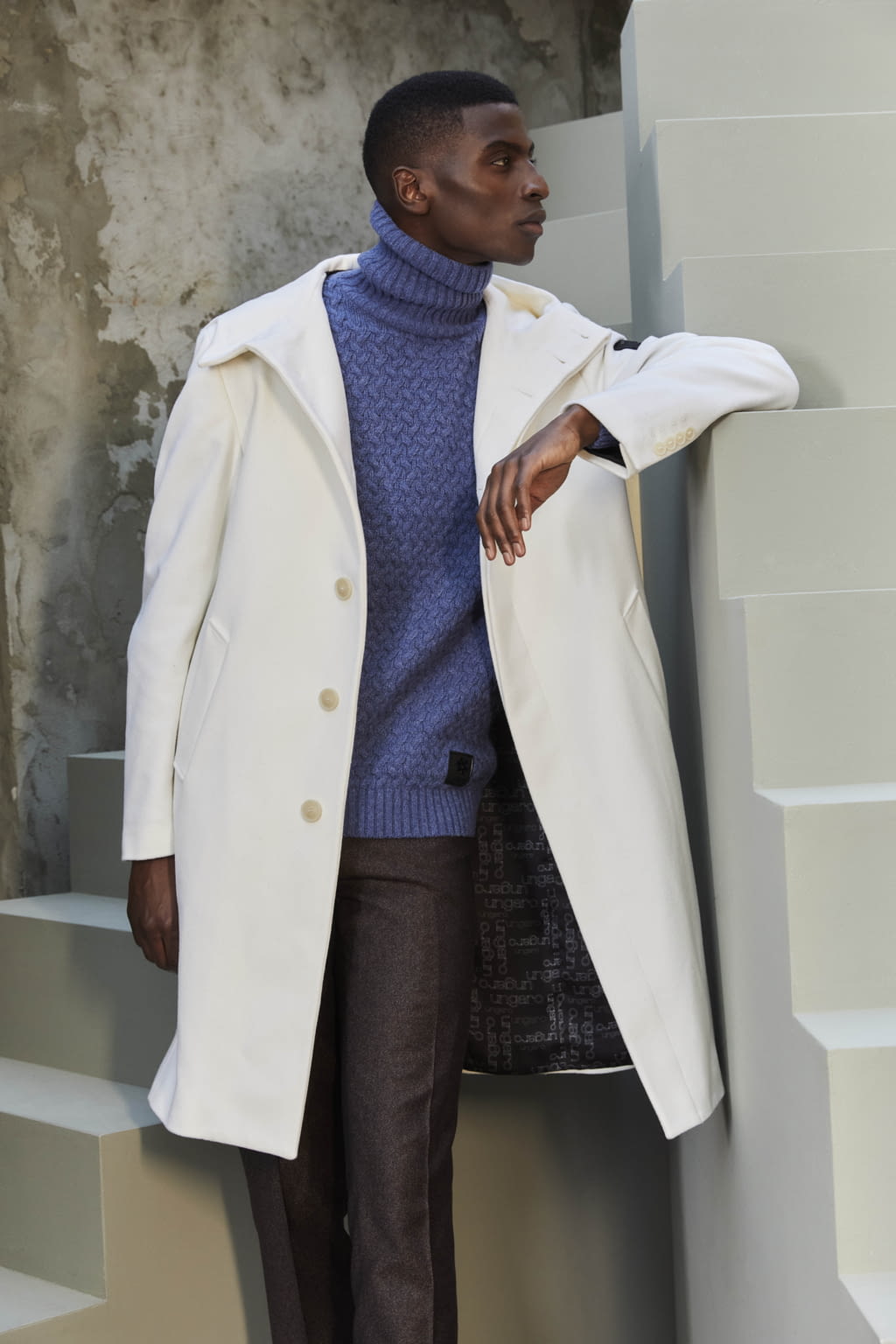 Fashion Week Paris Fall/Winter 2022 look 4 de la collection Emanuel Ungaro menswear
