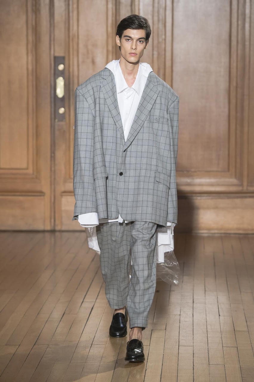 Fashion Week Paris Fall/Winter 2018 look 18 from the Hed Mayner collection menswear