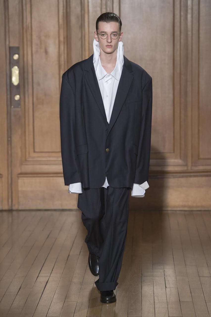 Fashion Week Paris Fall/Winter 2018 look 1 from the Hed Mayner collection 男装
