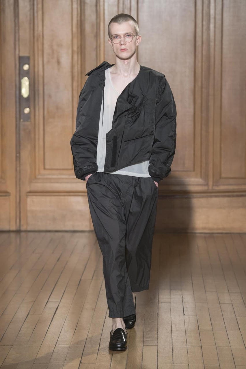 Fashion Week Paris Fall/Winter 2018 look 19 from the Hed Mayner collection menswear