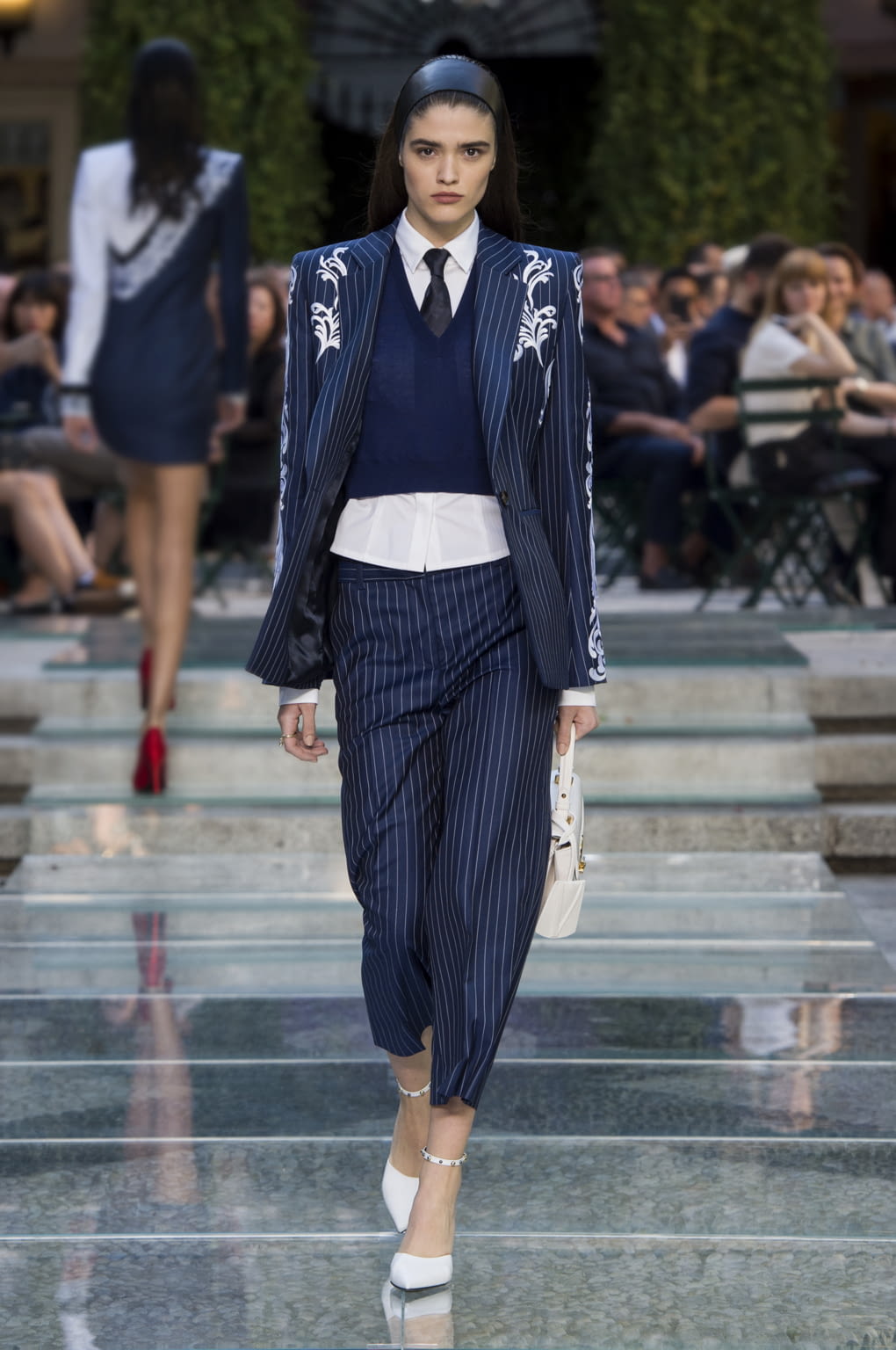 Fashion Week Milan Spring/Summer 2018 look 12 de la collection Versace menswear