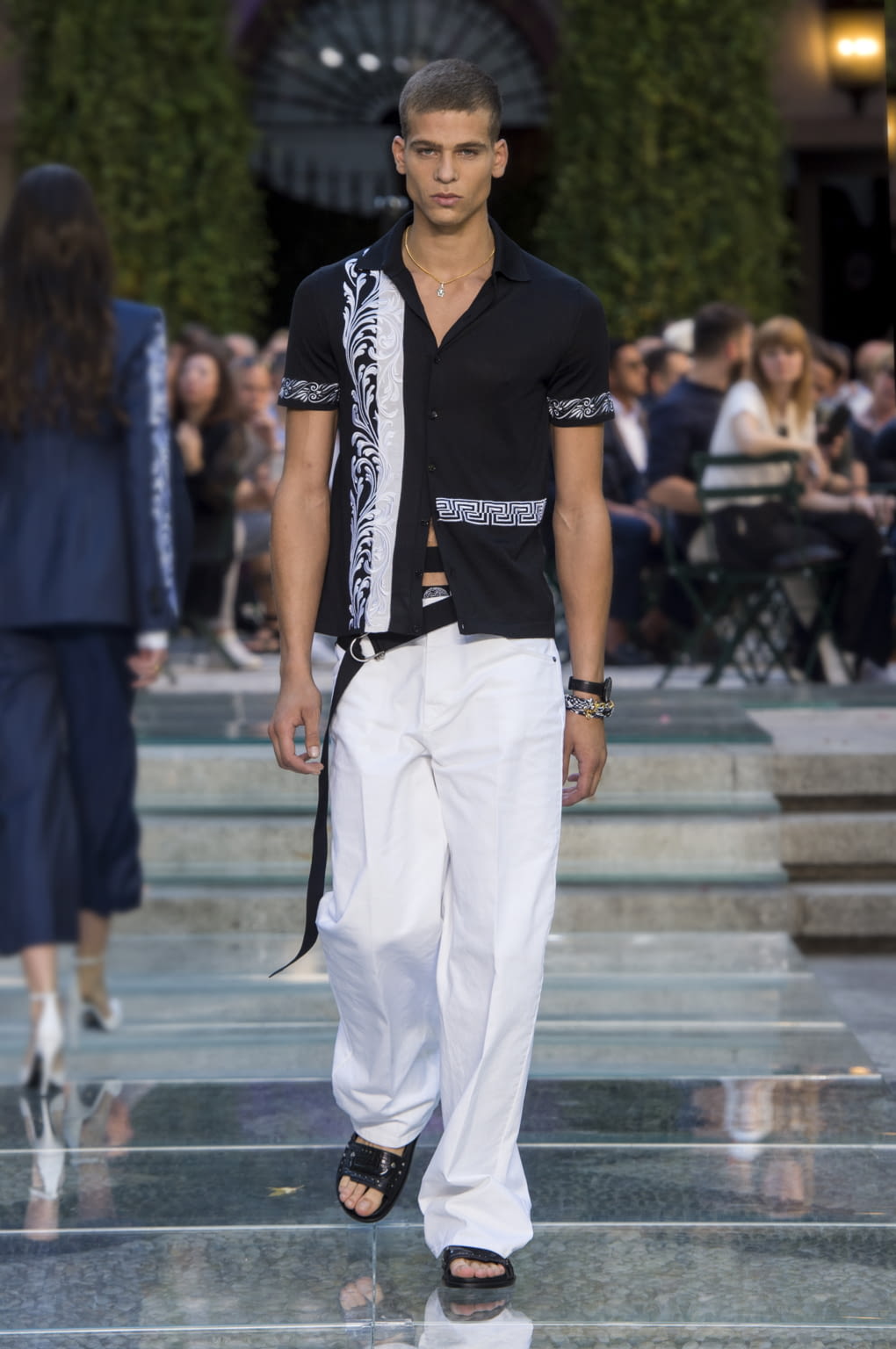 Fashion Week Milan Spring/Summer 2018 look 13 from the Versace collection menswear