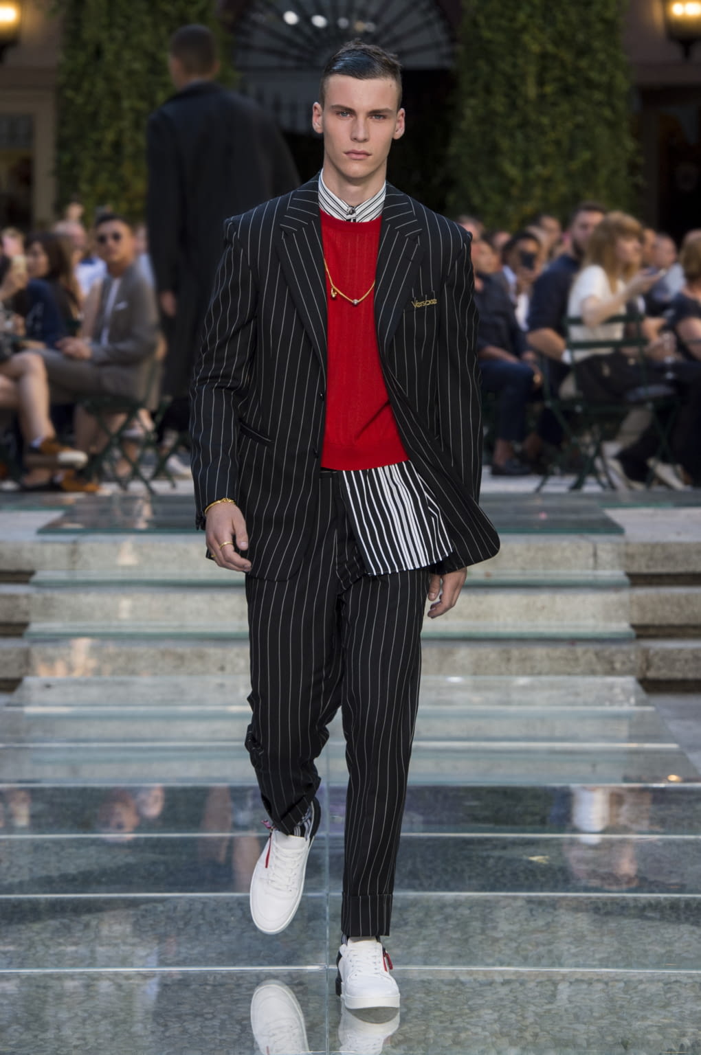 Fashion Week Milan Spring/Summer 2018 look 2 from the Versace collection menswear
