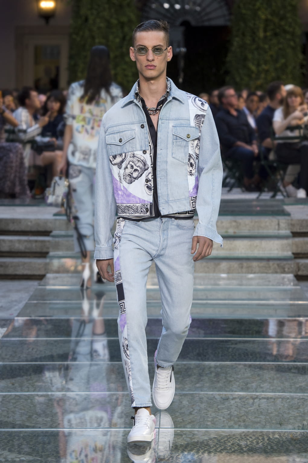 Fashion Week Milan Spring/Summer 2018 look 26 from the Versace collection menswear