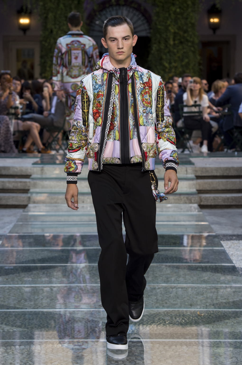 Fashion Week Milan Spring/Summer 2018 look 36 from the Versace collection 男装