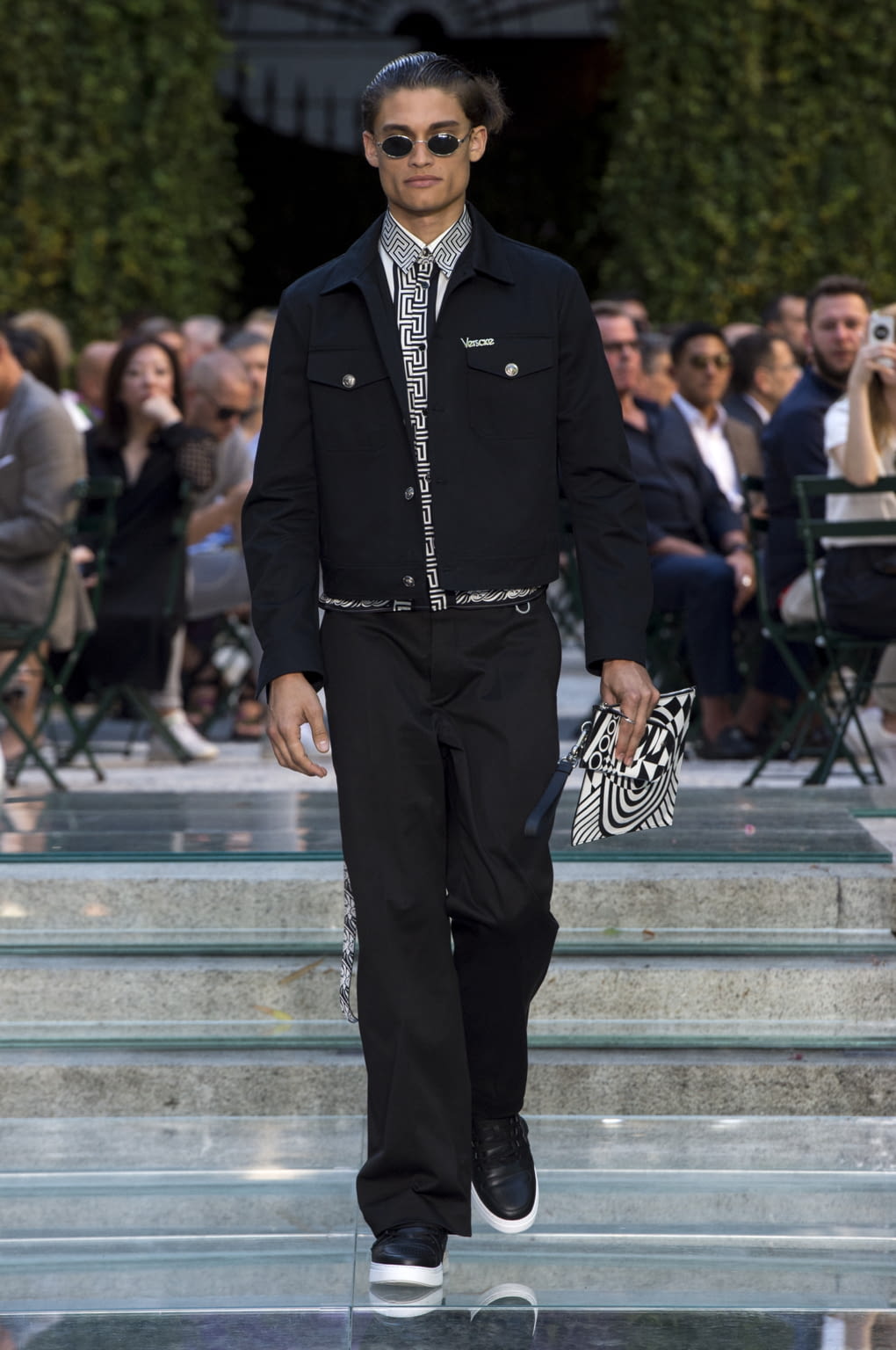 Fashion Week Milan Spring/Summer 2018 look 38 from the Versace collection menswear