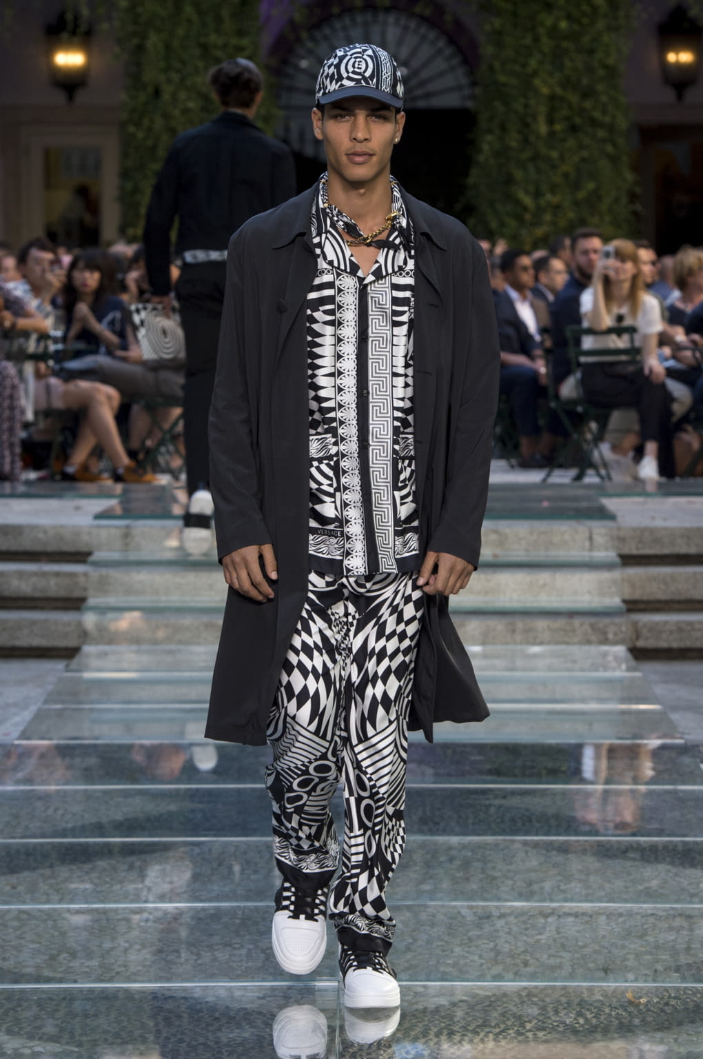 Fashion Week Milan Spring/Summer 2018 look 39 from the Versace collection menswear
