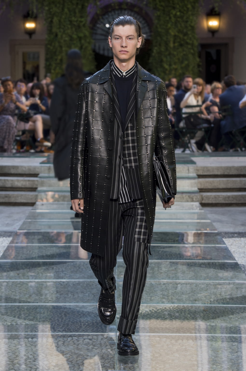 Fashion Week Milan Spring/Summer 2018 look 4 from the Versace collection menswear