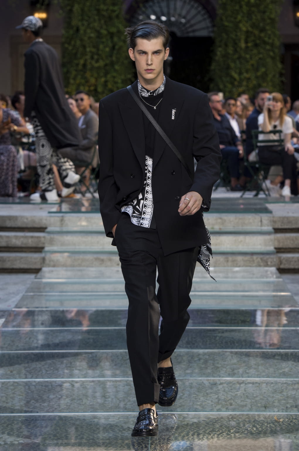 Fashion Week Milan Spring/Summer 2018 look 40 from the Versace collection menswear