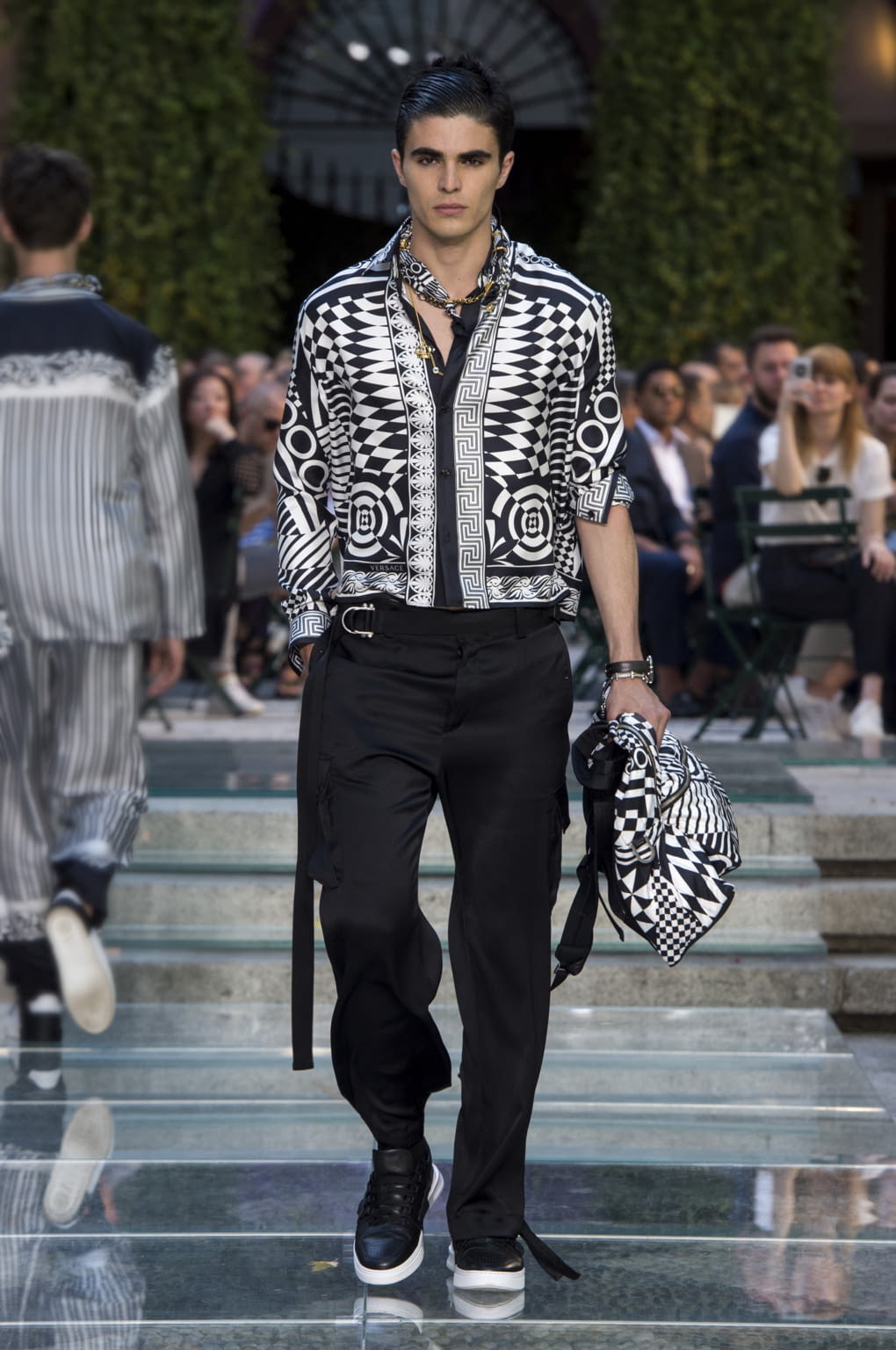 Fashion Week Milan Spring/Summer 2018 look 42 from the Versace collection menswear