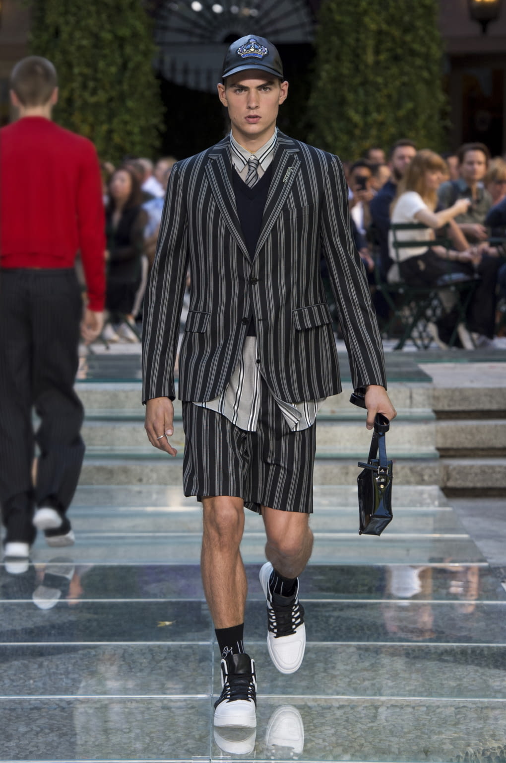 Fashion Week Milan Spring/Summer 2018 look 6 de la collection Versace menswear