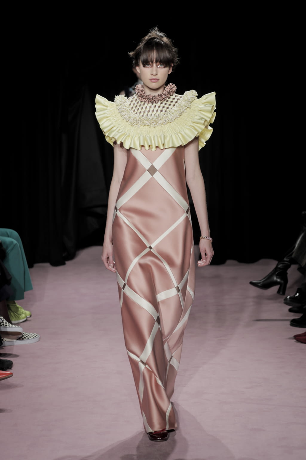 Fashion Week Paris Spring/Summer 2018 look 2 from the Viktor & Rolf collection 高级定制